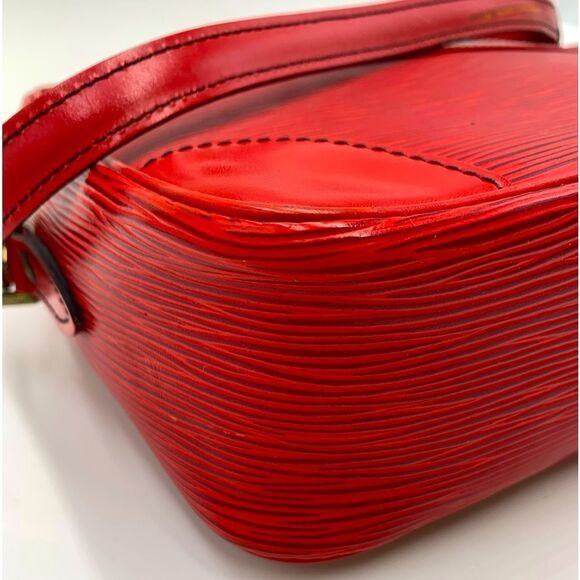 Auth Louis Vuitton Small Textured Epi Red Leather Trocadero Shoulder Bag - Picture 3 of 15